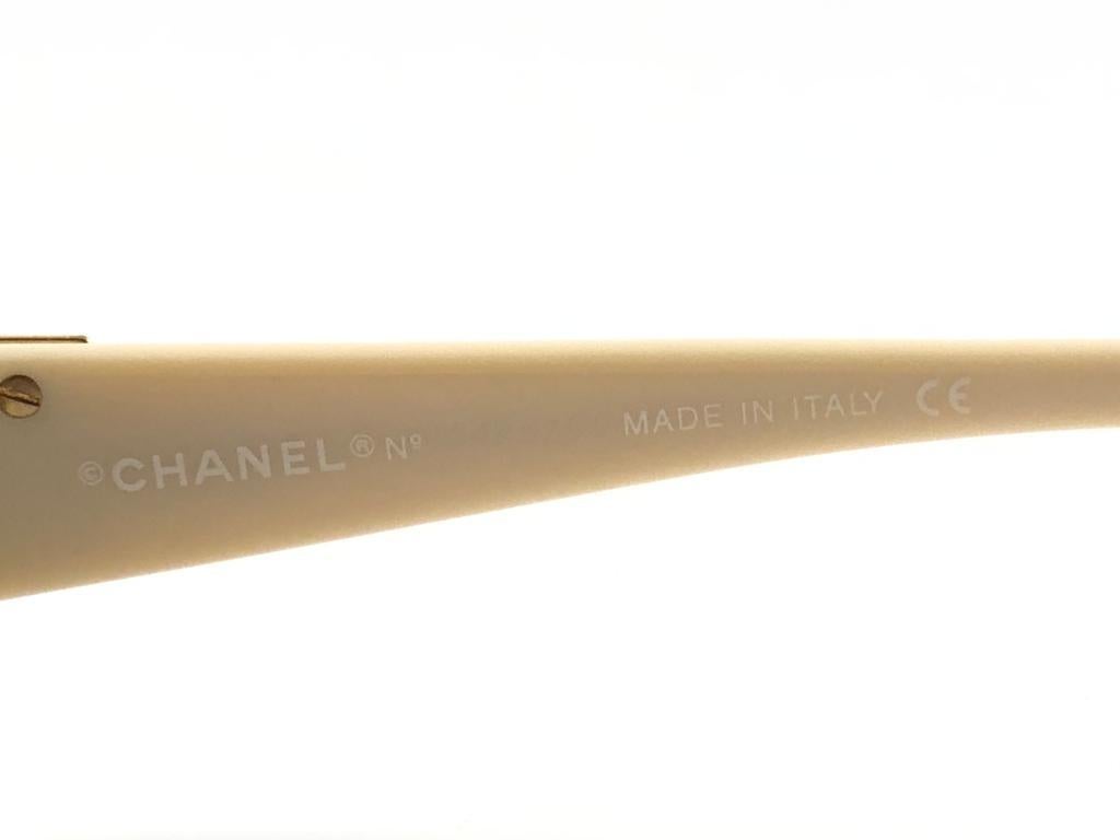 New Vintage Chanel 5014 Cream & Gold Accents Frame Sunglasses Made In Italy Y2K 3