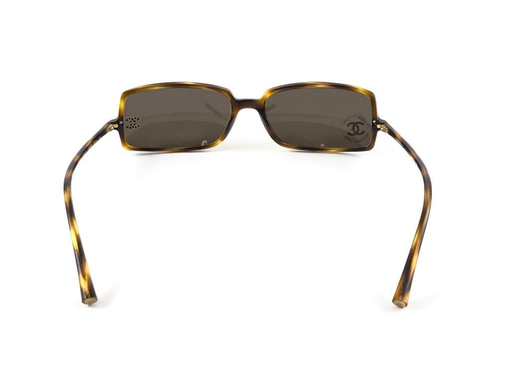 New Vintage Chanel 5043B Tortoise Rectangular Frame Sunglasses Made In Italy Y2K 4
