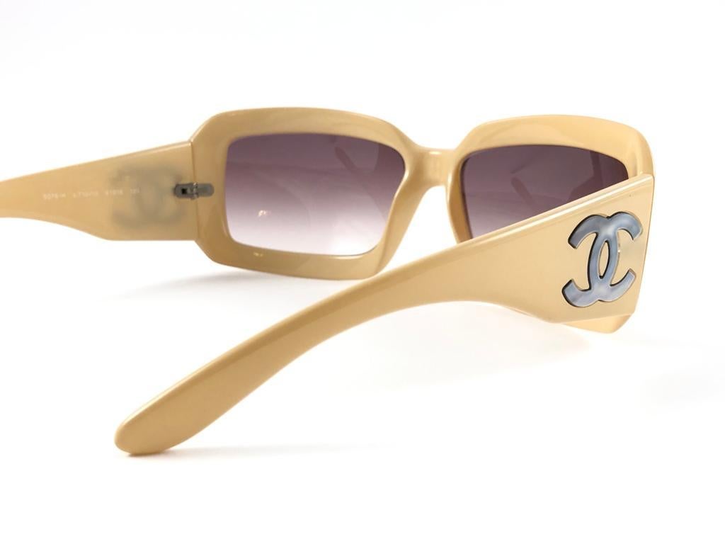 New Vintage Chanel 5076H Cream Oversized Frame Sunglasses Made In Italy Y2K For Sale 1