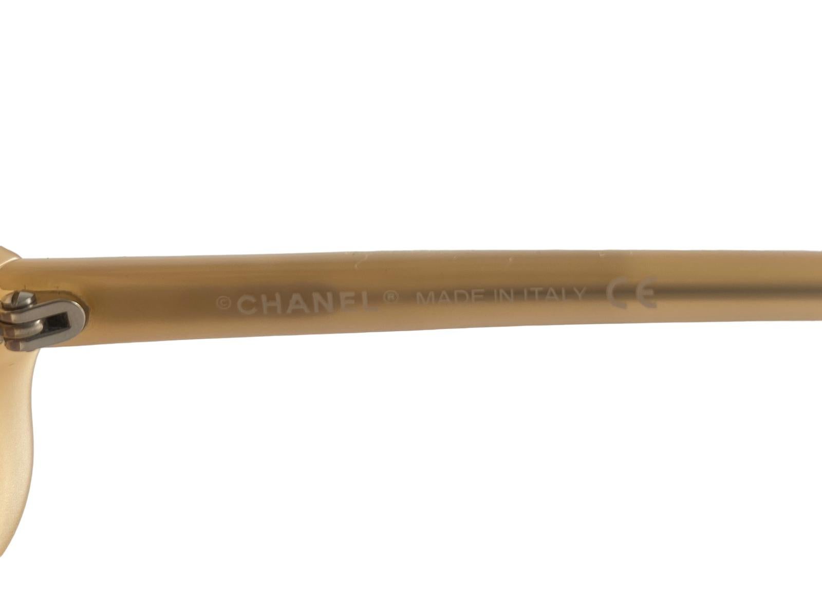 Nuevo Chanel Vintage 5098 Beige  Gafas de sol con montura y lentes marrones Made In Italy Y2K Marrón en venta