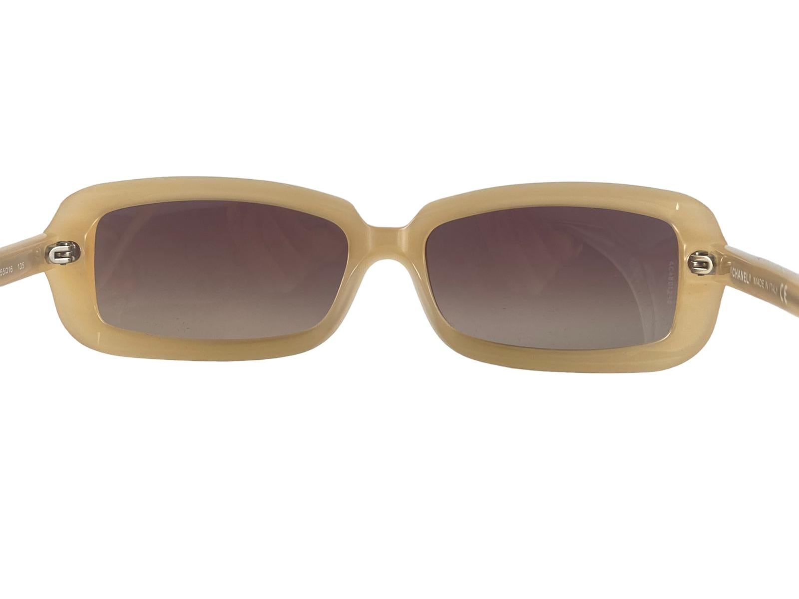 Nuevo Chanel Vintage 5098 Beige  Gafas de sol con montura y lentes marrones Made In Italy Y2K en Nuevo estado para la venta en Baleares, Baleares