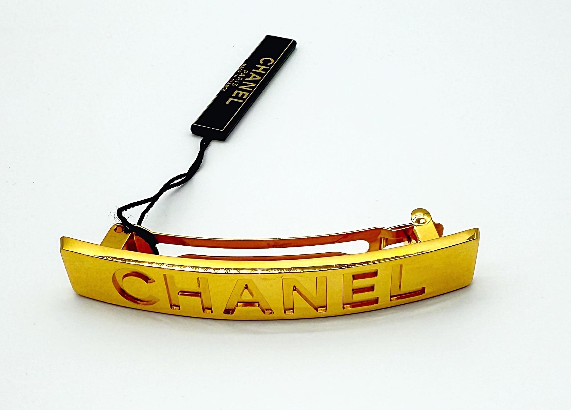 Neu Vintage Chanel 90s Gold Logo Barrette 1990s Haar Clip Pin w / Box im Angebot 8