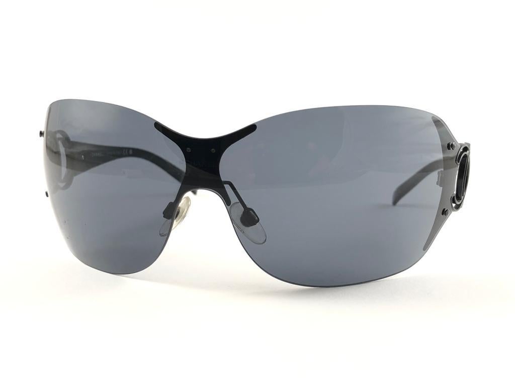 New Vintage Chanel Oversized Shield Rimless Black Sunglasses Made In Italy Y2K For Sale 8