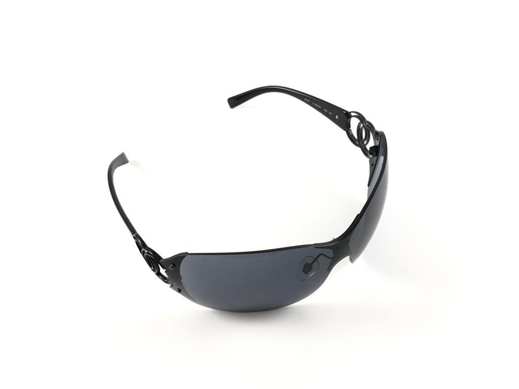 Neu Vintage Chanel Übergroße schildkrötenförmige schwarze Sonnenbrille, hergestellt in Italien Y2K im Zustand „Neu“ im Angebot in Baleares, Baleares