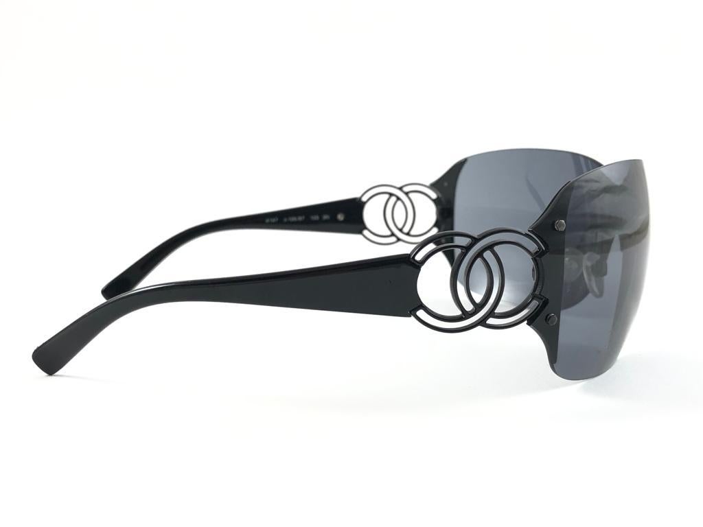 New Vintage Chanel Oversized Shield Rimless Black Sunglasses Made In Italy Y2K For Sale 2