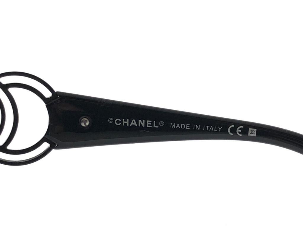 New Vintage Chanel Oversized Shield Rimless Black Sunglasses Made In Italy Y2K For Sale 3
