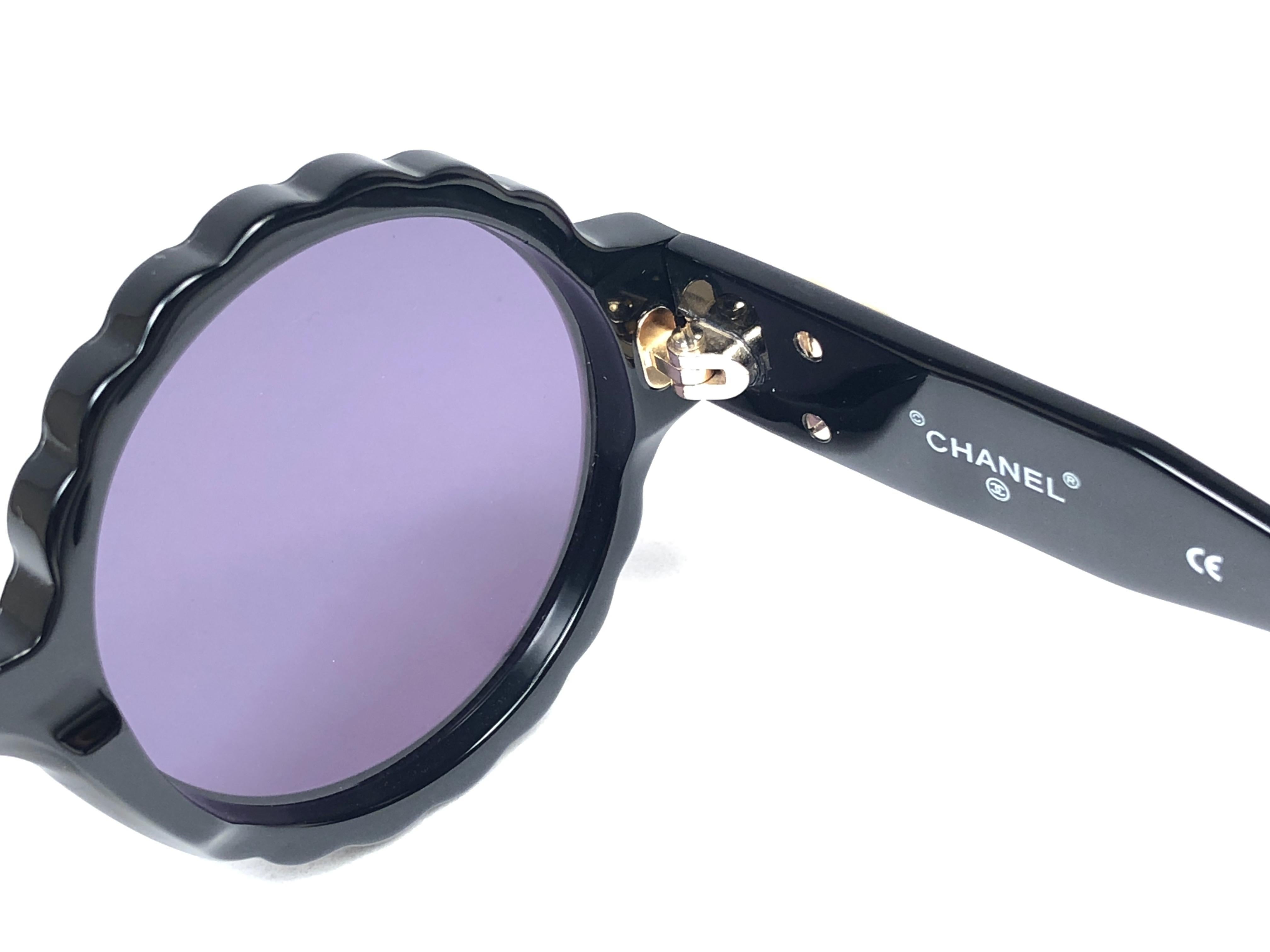 New Vintage Chanel Spring Summer 1993 Camelia Sunglasses Made In Italy For Sale 5