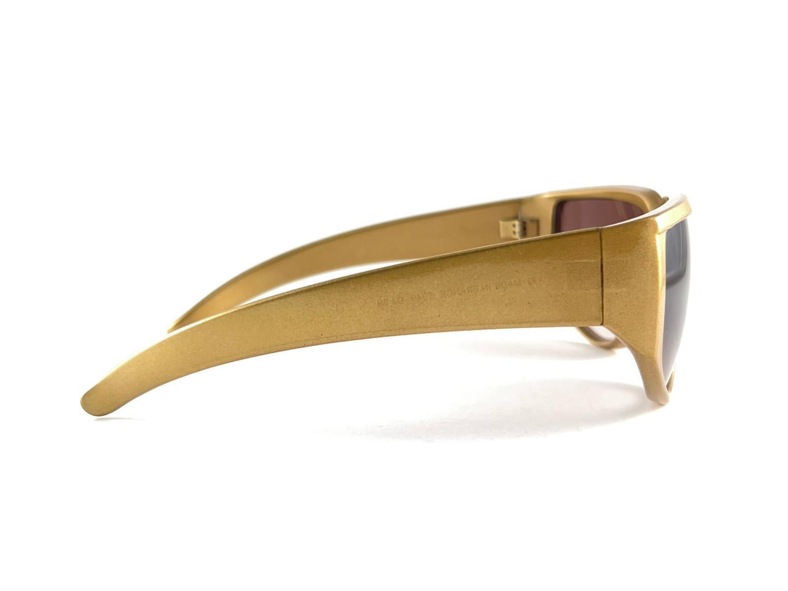 New Vintage Charles Jourdan Paris Gold Frame Gradient Lenses 1970's Sunglasses In Excellent Condition For Sale In Baleares, Baleares