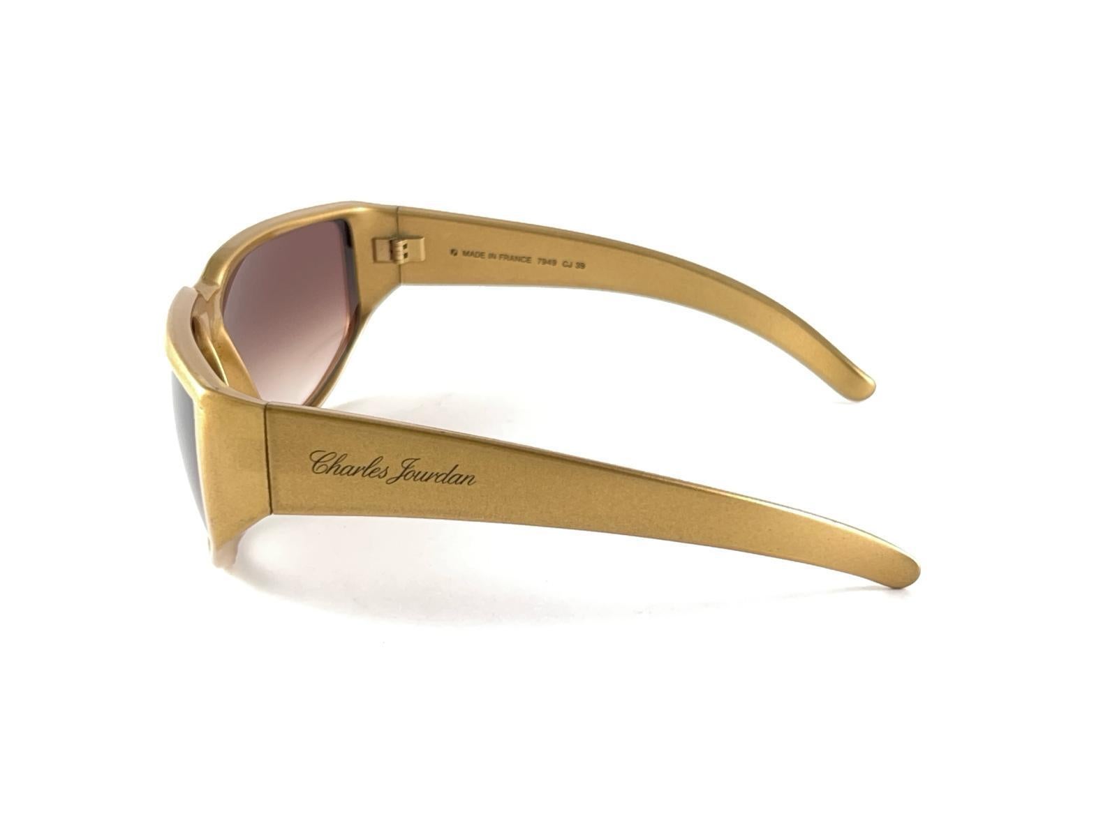 New Vintage Charles Jourdan Paris Gold Frame Gradient Lenses 1970's Sunglasses Pour femmes en vente