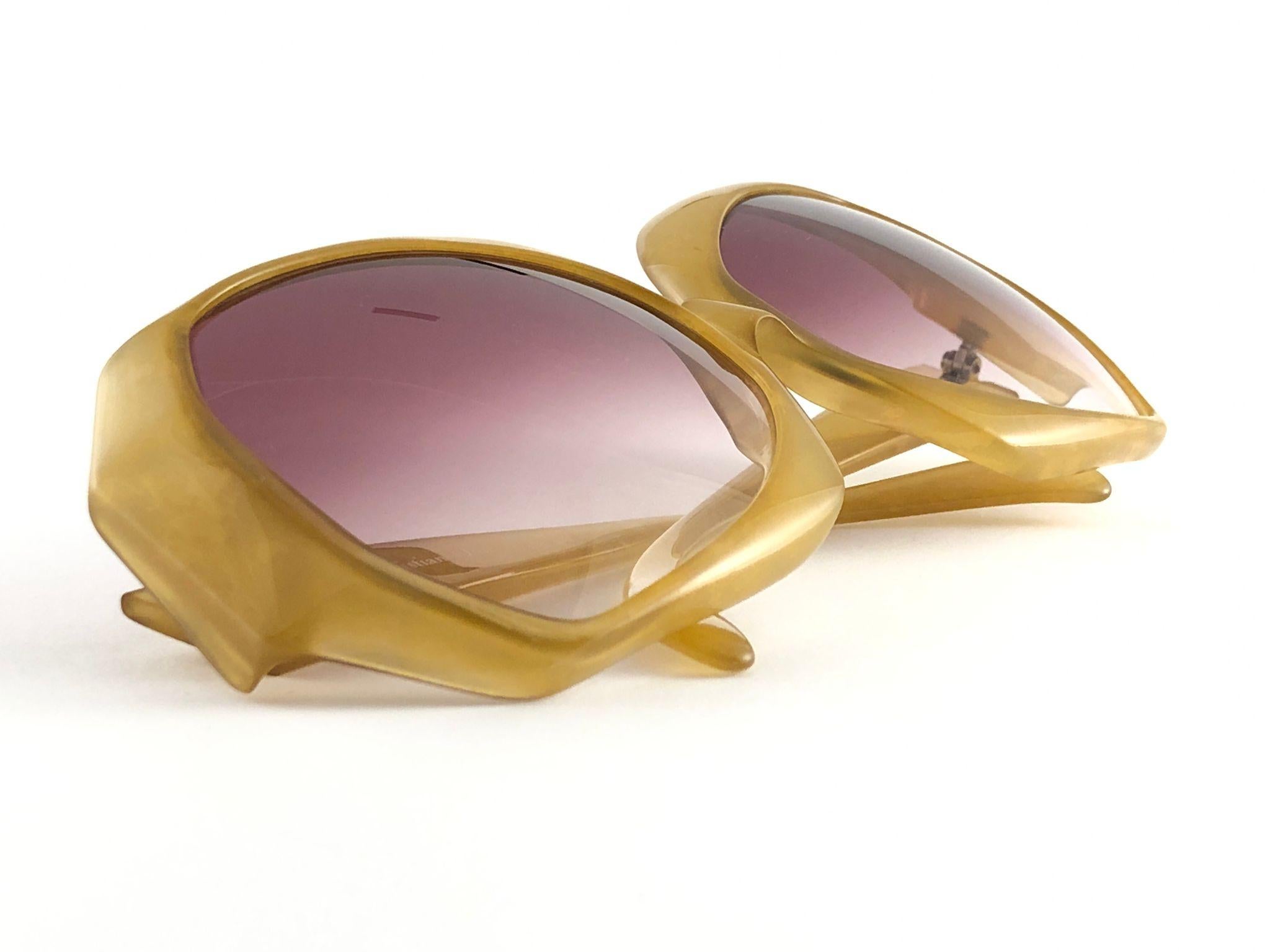 New Vintage Christian Dior 2025 20 Jaspe Amber Jerry Hall Optyl Sunglasses In New Condition In Baleares, Baleares