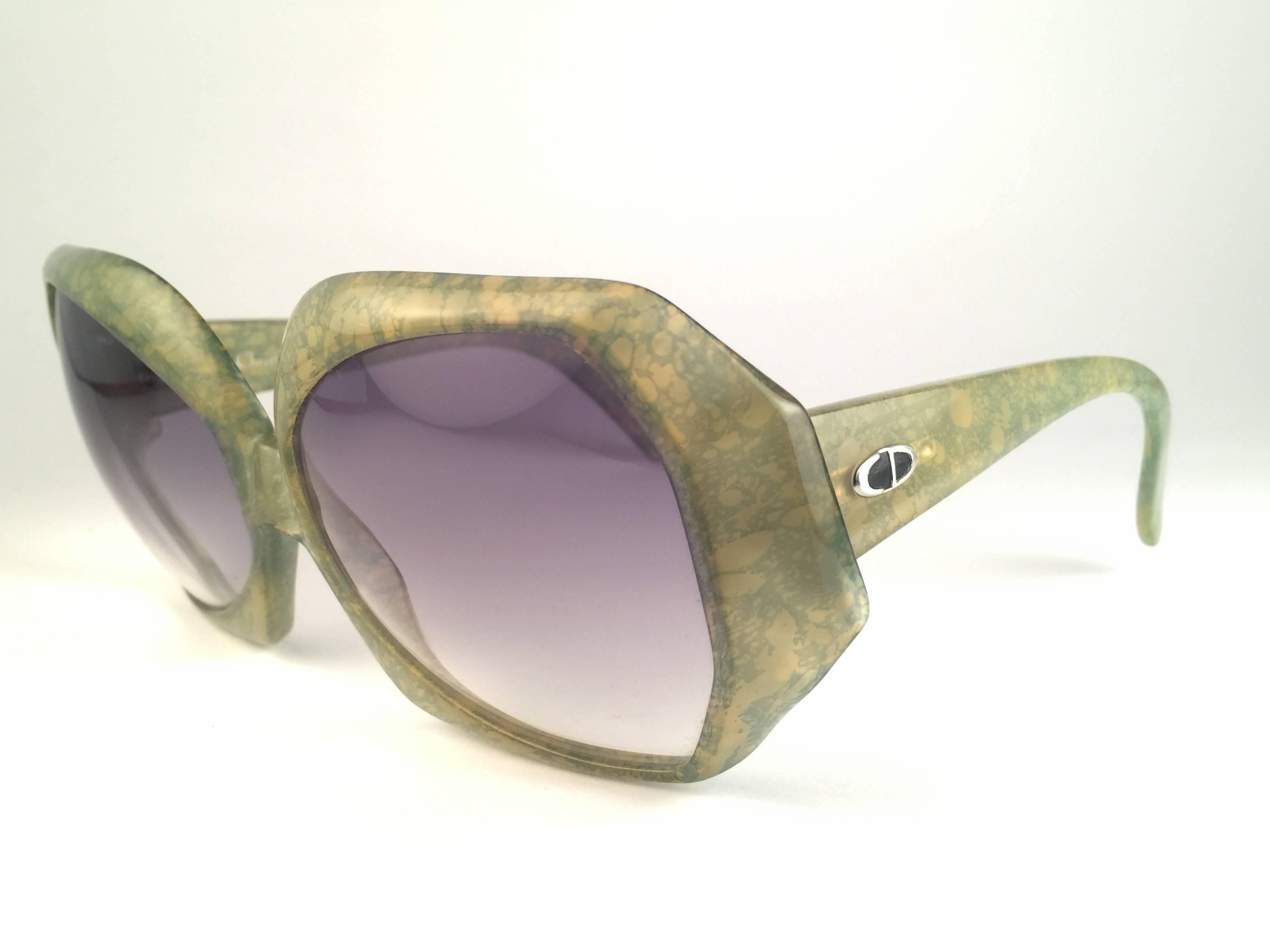 New Vintage Christian Dior 2025 60 Jaspe Green Jerry Hall Optyl Sunglasses In New Condition For Sale In Baleares, Baleares