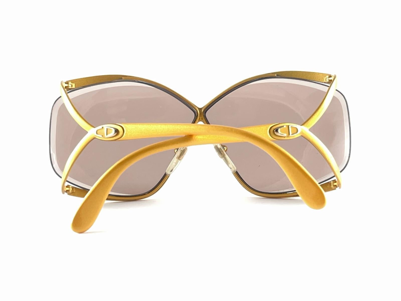 Neu Vintage Christian Dior 2056 40 Schmetterlings senffarbene Vintage-Sonnenbrille, hergestellt in Deutschland im Angebot 8