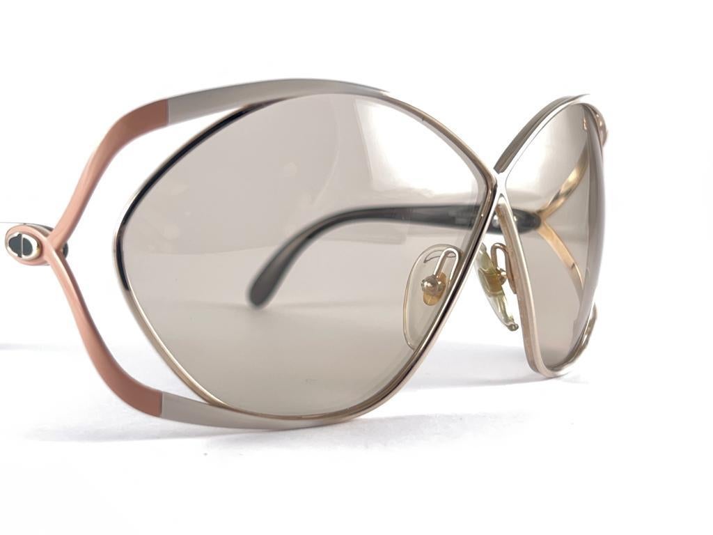 New Vintage Christian Dior 2056 42 Butterfly Style 1980's Sunglasses Austria Excellent état - En vente à Baleares, Baleares