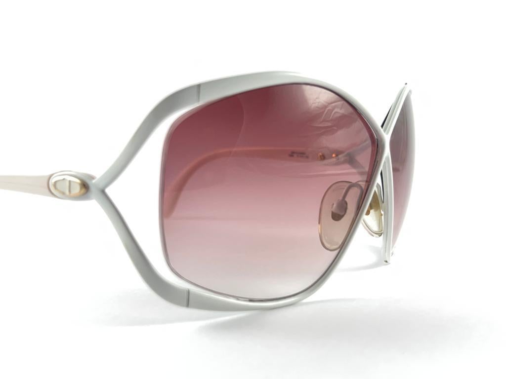 New Vintage Christian Dior 2056 70 Butterfly Polar White Sunglasses In Excellent Condition For Sale In Baleares, Baleares