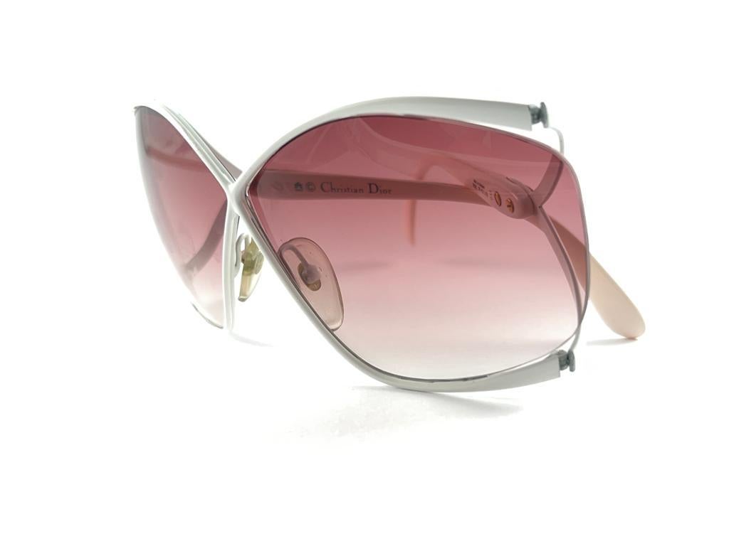 New Vintage Christian Dior 2056 70 Butterfly Polar White Sunglasses In Excellent Condition In Baleares, Baleares