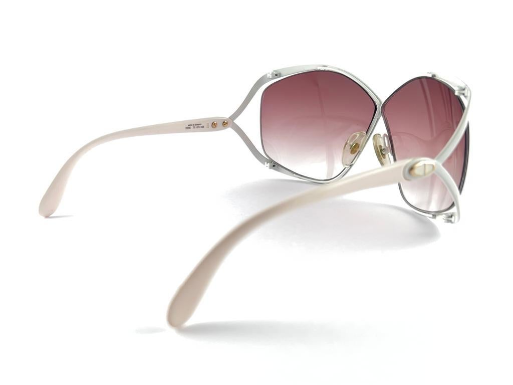 New Vintage Christian Dior 2056 70 Butterfly Polar White Sunglasses en vente 4