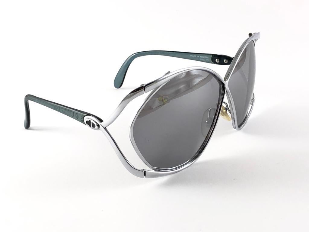 New Vintage Christian Dior 2056 75 Butterfly Silver & Green Sunglasses In Excellent Condition For Sale In Baleares, Baleares