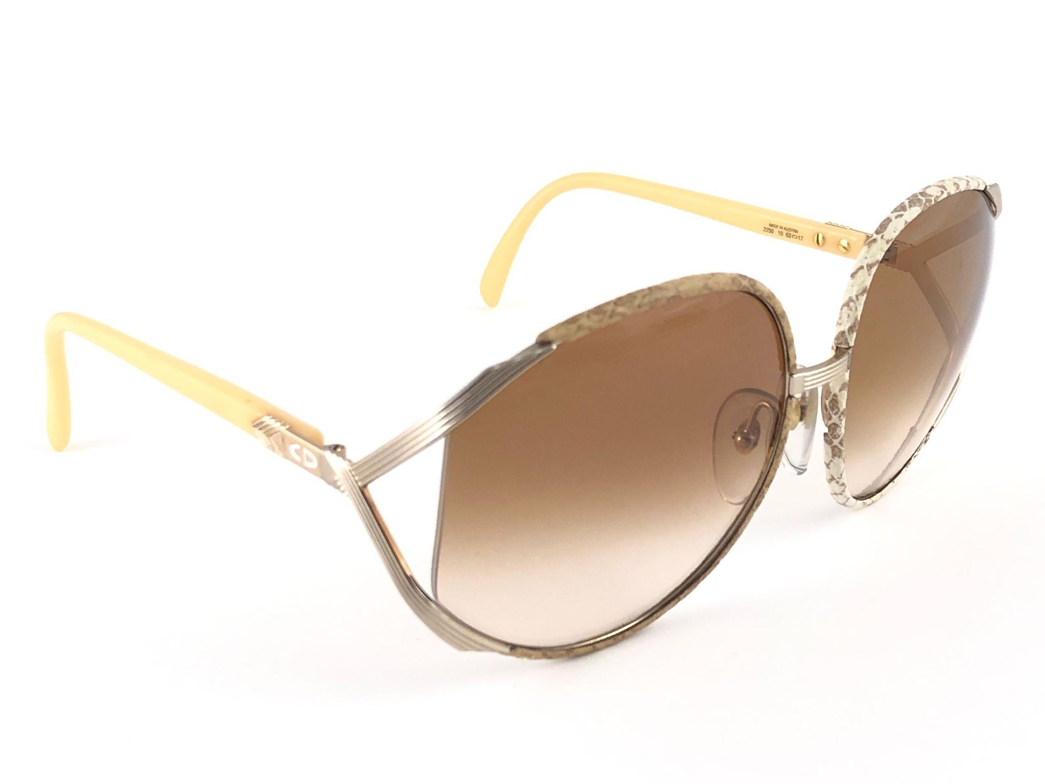 

Highly coveted Christian Dior oversized python combination frame.
Spotless light gradient lenses. A collector’s piece!

Come with its original Christian Dior lunettes sleeve.

New, never worn or displayed. Made in austria.

