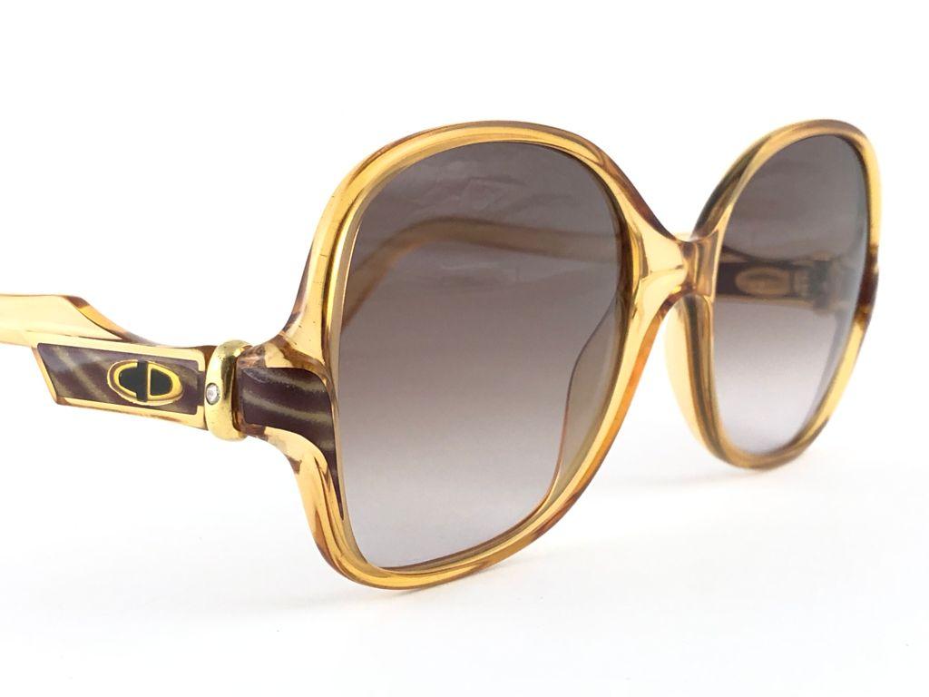 New vintage Christian Dior oversized frame with embedded brilliants sunglasses. .

Spotless brown gradient lenses.



New, never worn or displayed this item may show light sign of wear due to storage.

Made in Austria

MEASUREMENTS:

FRONT : 15