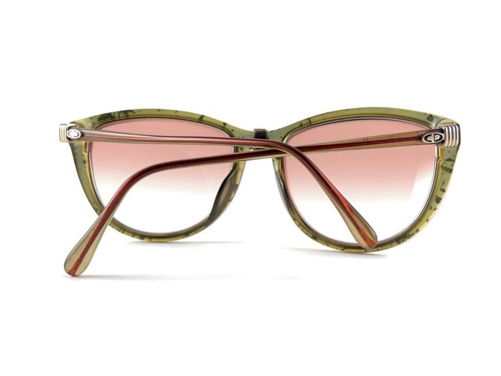 Neuer Vintage Christian Dior 2557 Grün & Gold, Grün & Gold  Akzente Optyl Deutschland Sonnenbrille (Beige) im Angebot