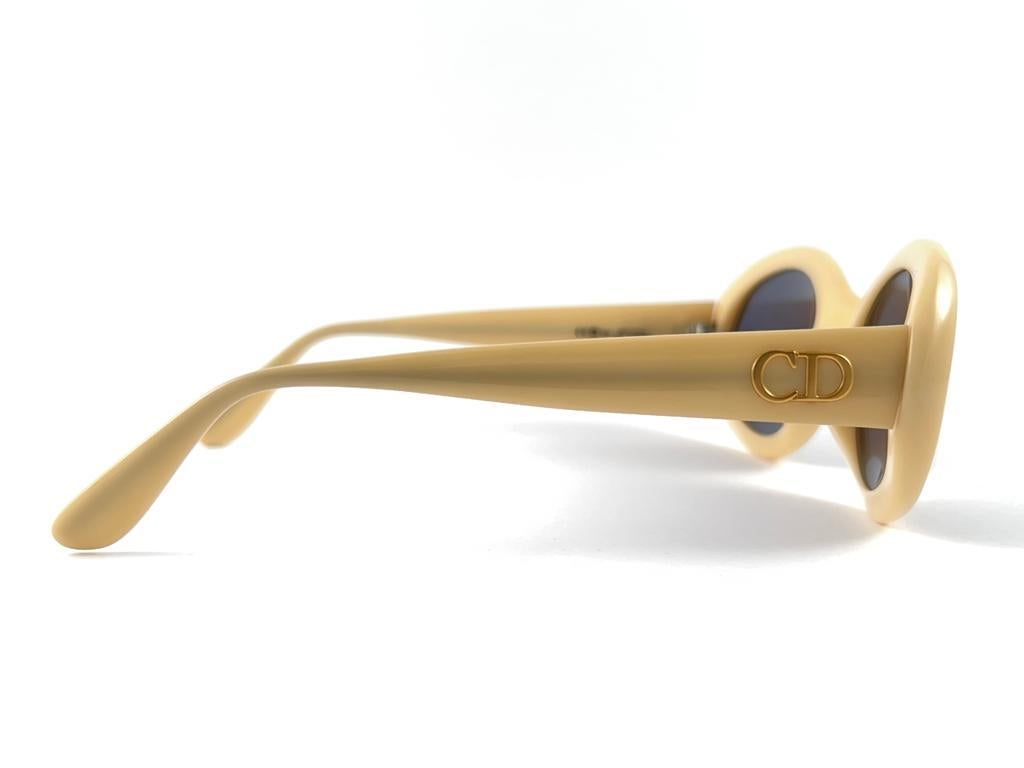 New Vintage Christian Dior 2919 Beige Oval Sunglasses In Excellent Condition For Sale In Baleares, Baleares