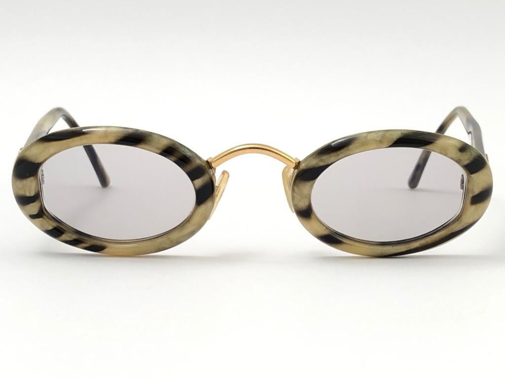 New Vintage Christian Dior 2956 marbled oval frame sporting grey lenses. 

Made in Germany.
 
Produced and design in 1980's.

New, never worn or displayed. This piece show minor sign of wear due to storage.

FRONT :  13 CMS
LENS HEIGHT :  3 CMS
LENS