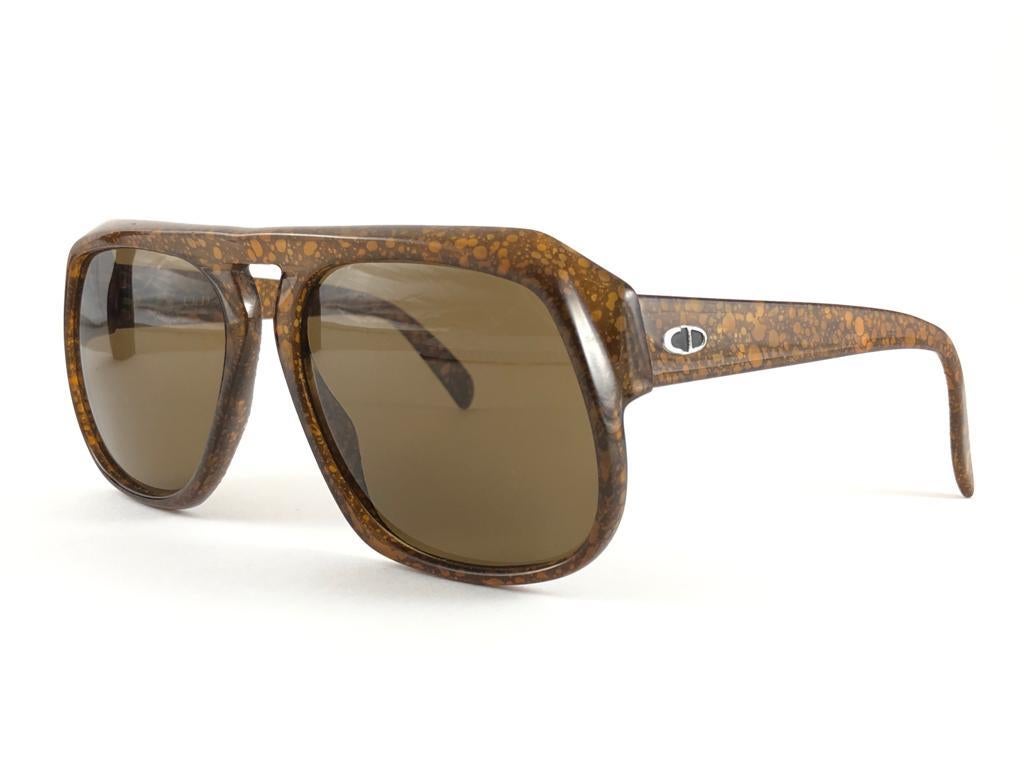 New Vintage Christian Dior 2023 10 sunglasses oversized translucent marbled jasper brown frame with spotless dark green lenses 1970’s.

Made by Optyl manufactured in Germany.
 
Strong and stunning frame. This item may show minor sign of wear due to