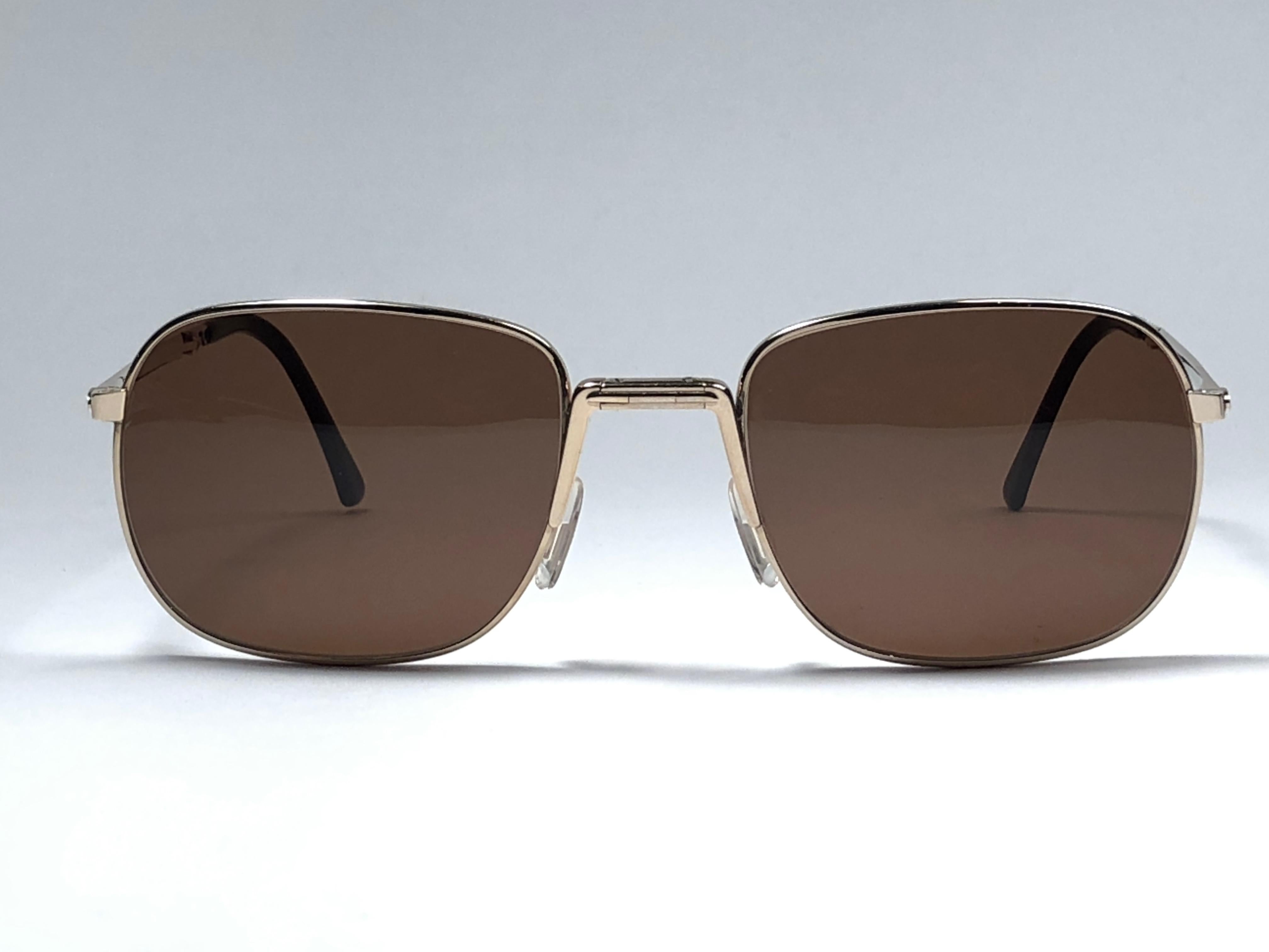 New vintage Christian Dior Monsieur folding sunglasses. .

Spotless brown lenses.

Comes with it original CD Monsieur sleeve.

New, never worn or displayed this item may show light sign of wear due to storage.

Made in Austria

FRONT 13.5 CMS
LENS