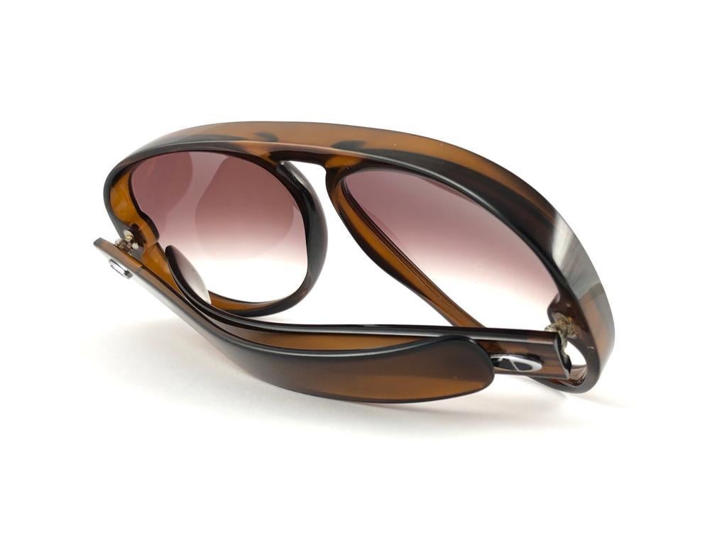 New Vintage Christian Dior D60 J30 sunglasses oversized translucent gradient dark amber aviator with spotless brown gradient lenses 1970’s.

Made by Optyl. 
Manufactured in austria
 
Strong and stunning oversized frame. A must have piece! 
New!