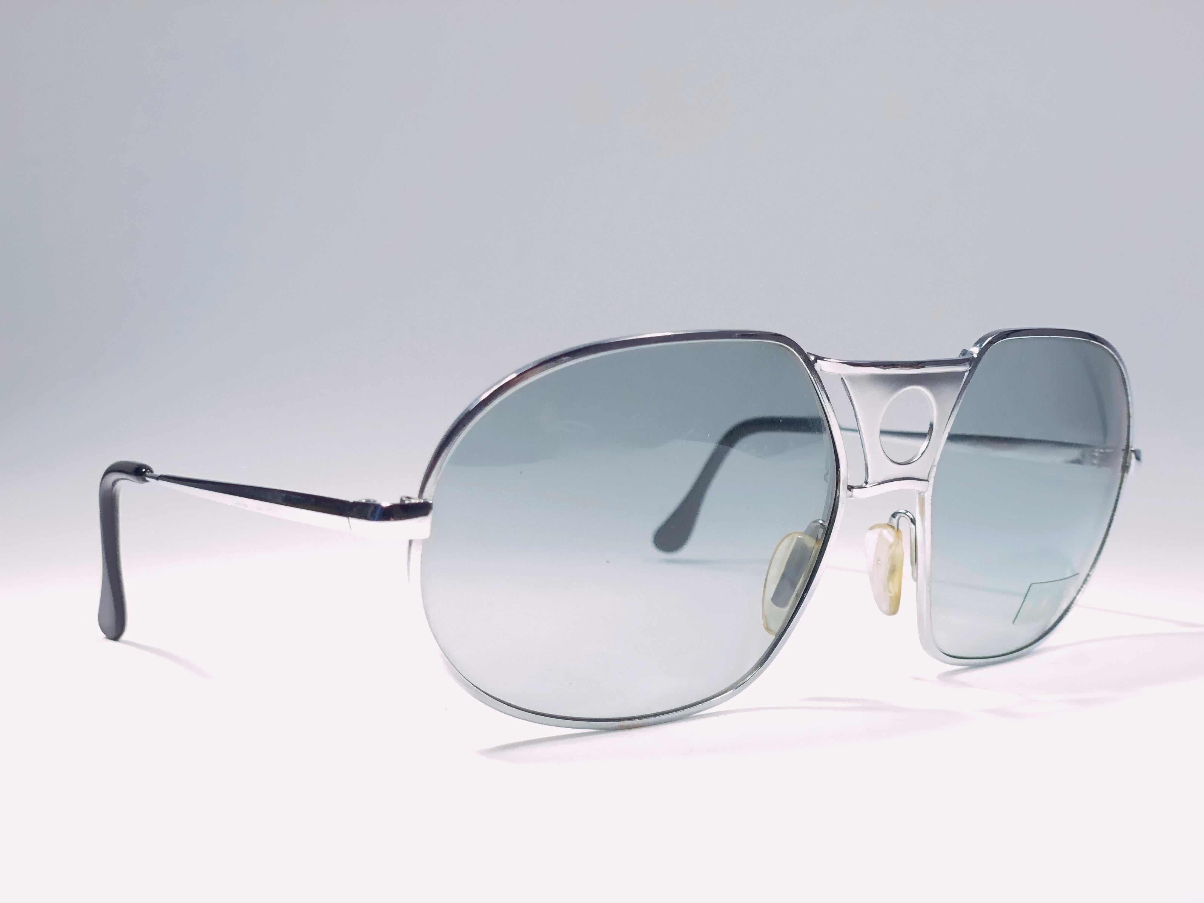 
Highly coveted Christian Dior oversized silver frame. A collector’s piece!
 

New, never worn or displayed. Made in austria. 

The item show minor sign of wear due to storage.


