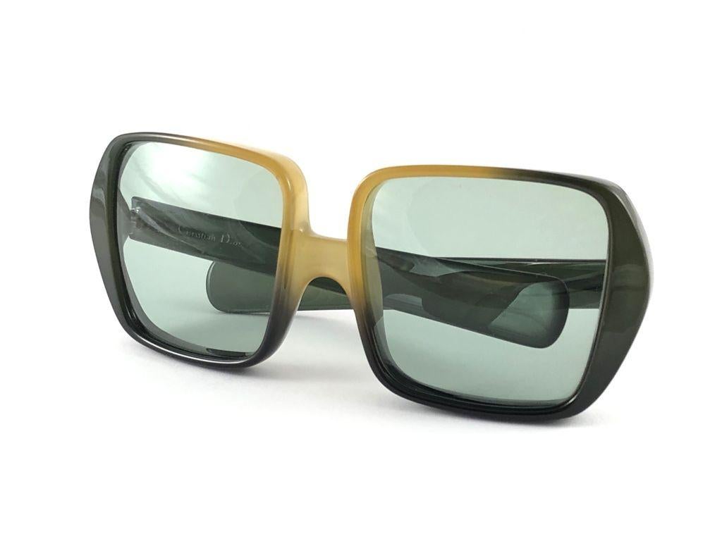 New Vintage Christian Dior Uber Oversized Two Tone Green Optyl Sunglasses In New Condition For Sale In Baleares, Baleares