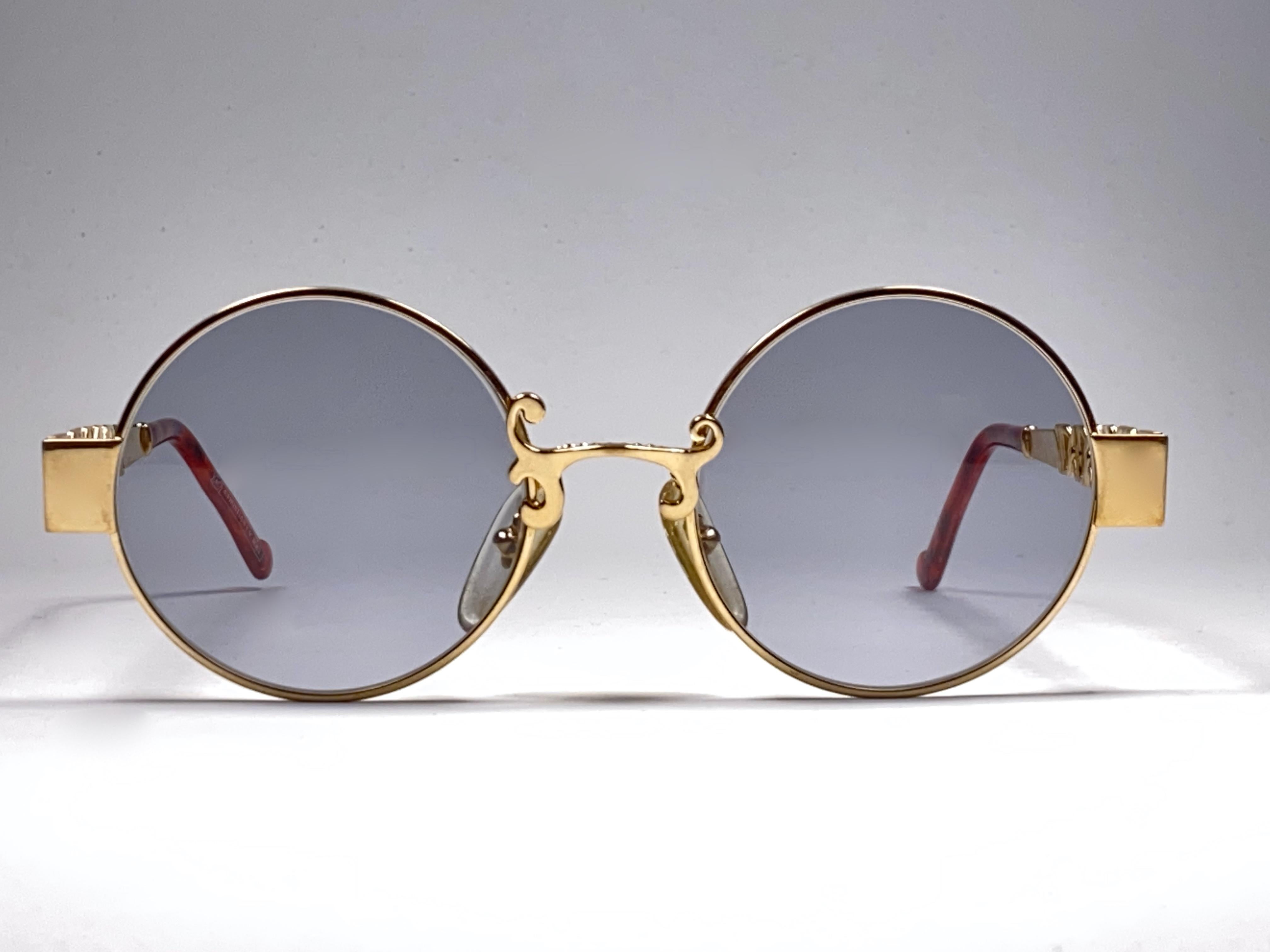 Superb & rare pair of vintage Christian Lacroix sunglasses.    

Spotless Light Lenses.

New, never worn or displayed. Please notice this item its nearly 40 years old and may show minor sign of wear due to storage.

 Made in France.

Front : 13.5