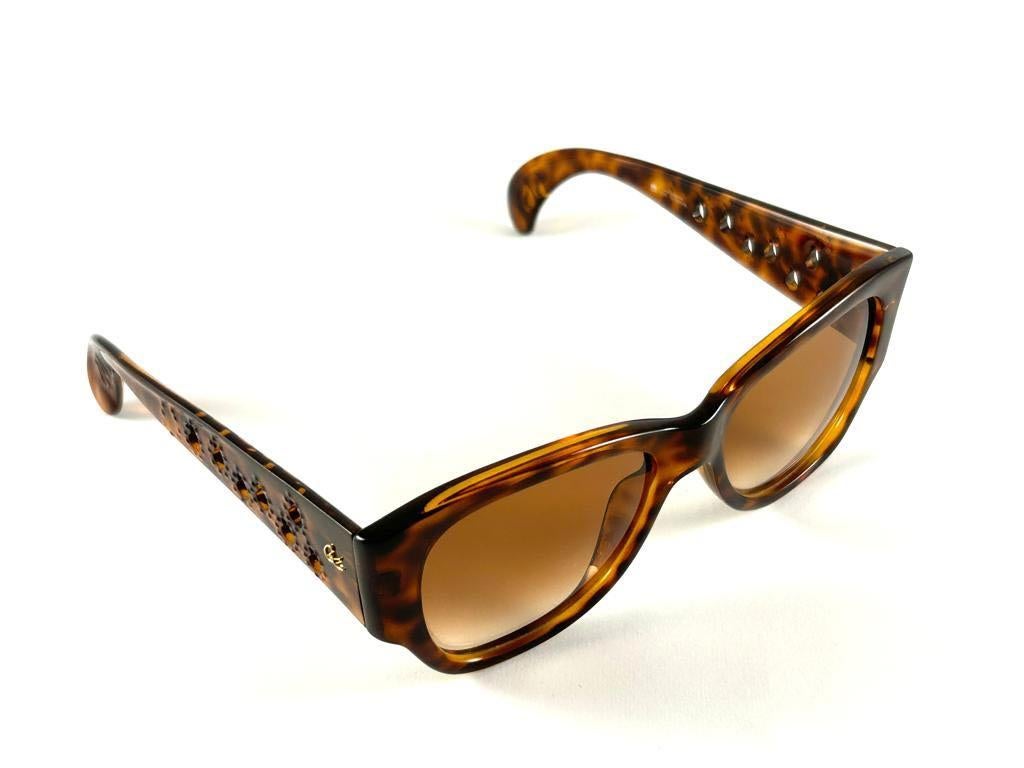 New Vintage Christian Lacroix Cat Eye Tortoise & Gold 1980's France Sunglasses Pour femmes en vente