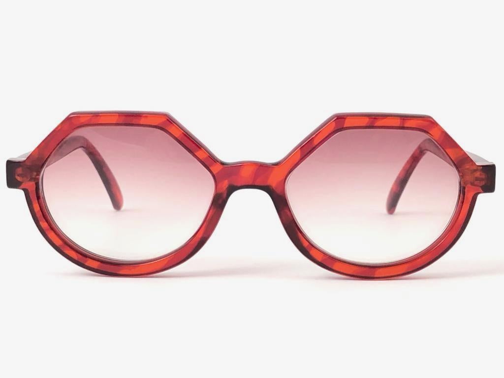 Rare pair of New vintage Christian Lacroix sunglasses.   


Translucent red frame holding a pair of spotless light rose lenses. 

New, never worn or displayed. 

Made in France.

MEASUREMENTS :

FRONT : 13.5 CMS

LENS HEIGHT : 3.9 CMS

LENS WIDTH :