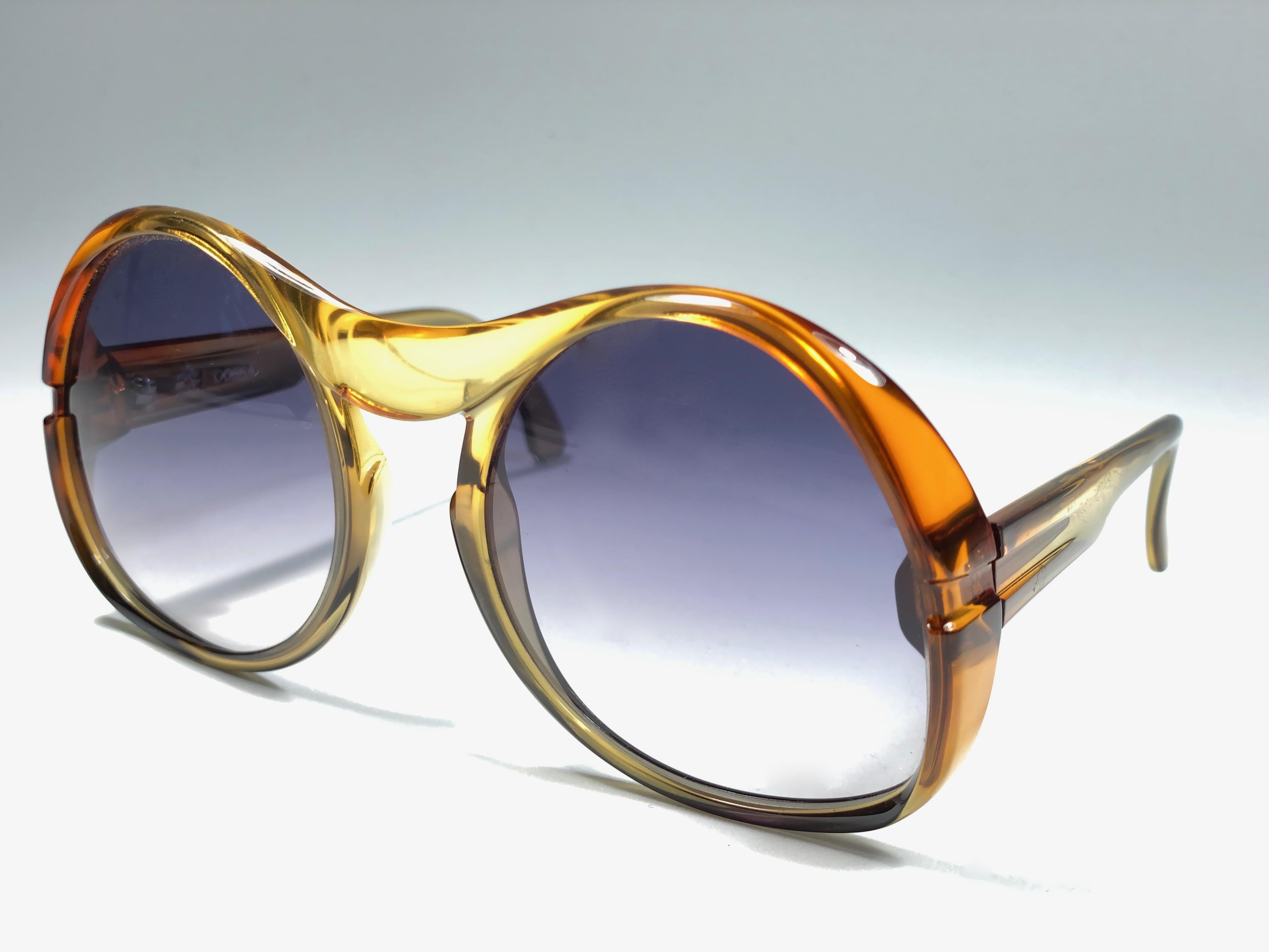 New Vintage Cobra 3032 Two Tone Optyl Sunglasses Pour femmes en vente