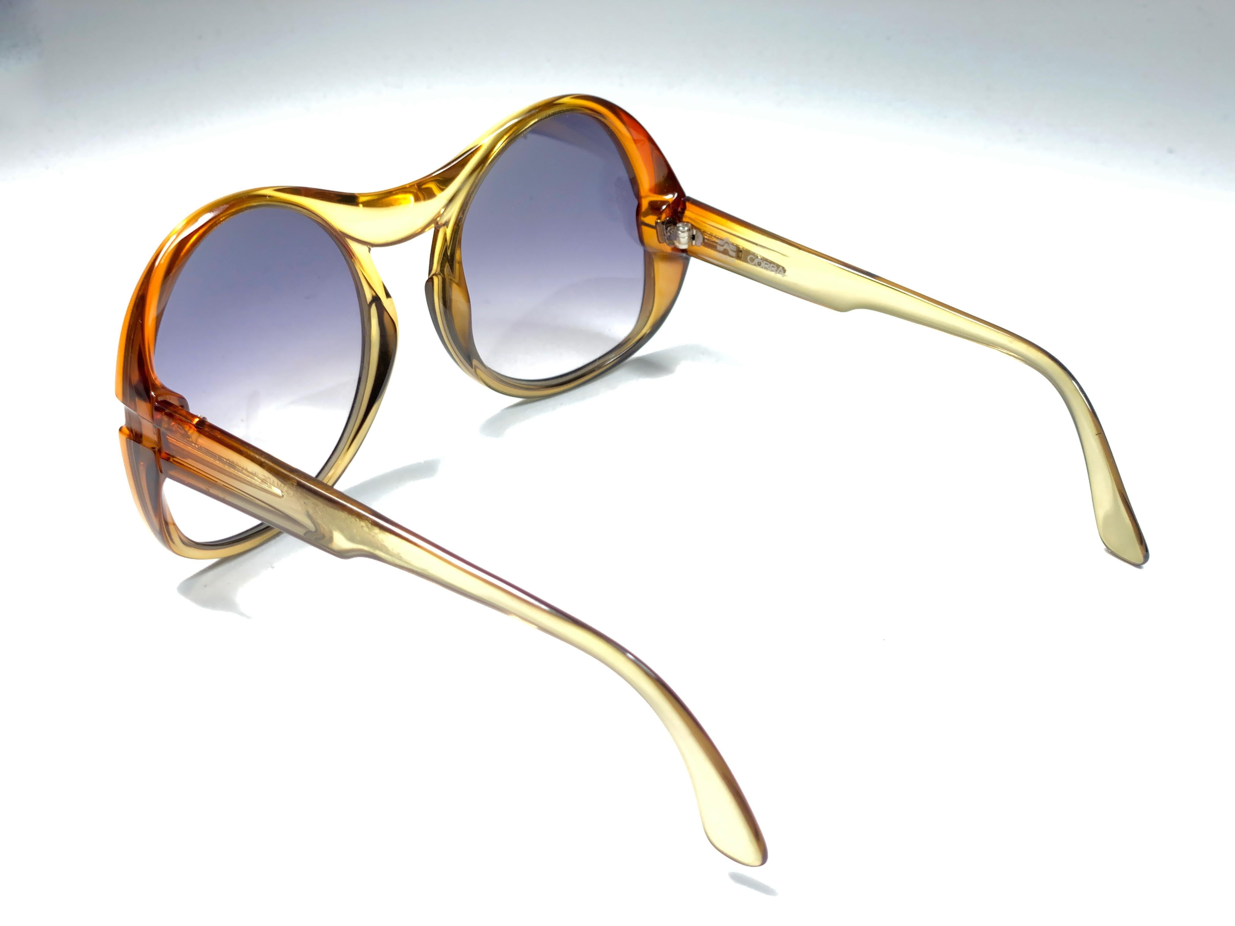 New Vintage Cobra 3032 Two Tone Optyl Sunglasses Pour femmes en vente