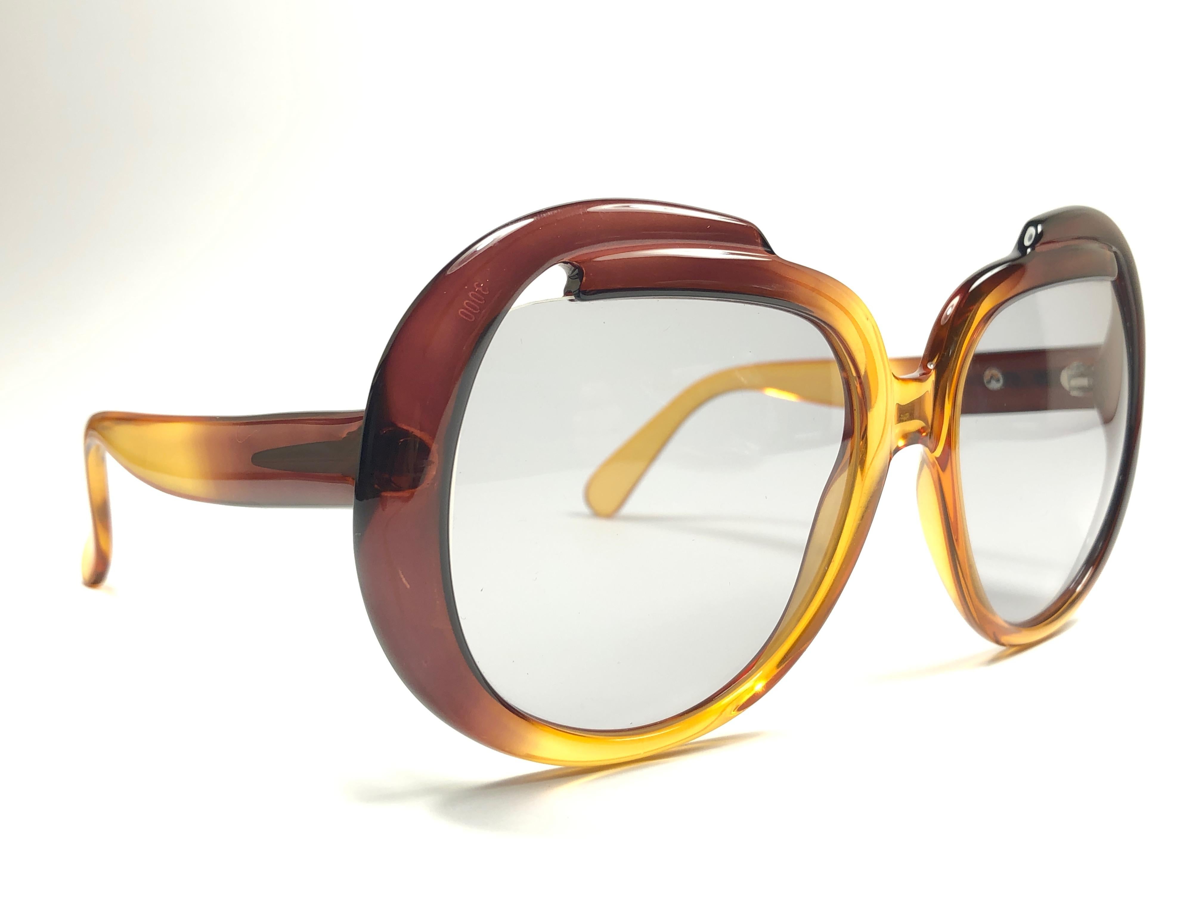 New Vintage Cobra Optyl amber ombre frame sporting light lenses. 

Made in Germany.
 
Produced and design in 1970's.

New, never worn or displayed. This item may show minor sign of wear due to storage.