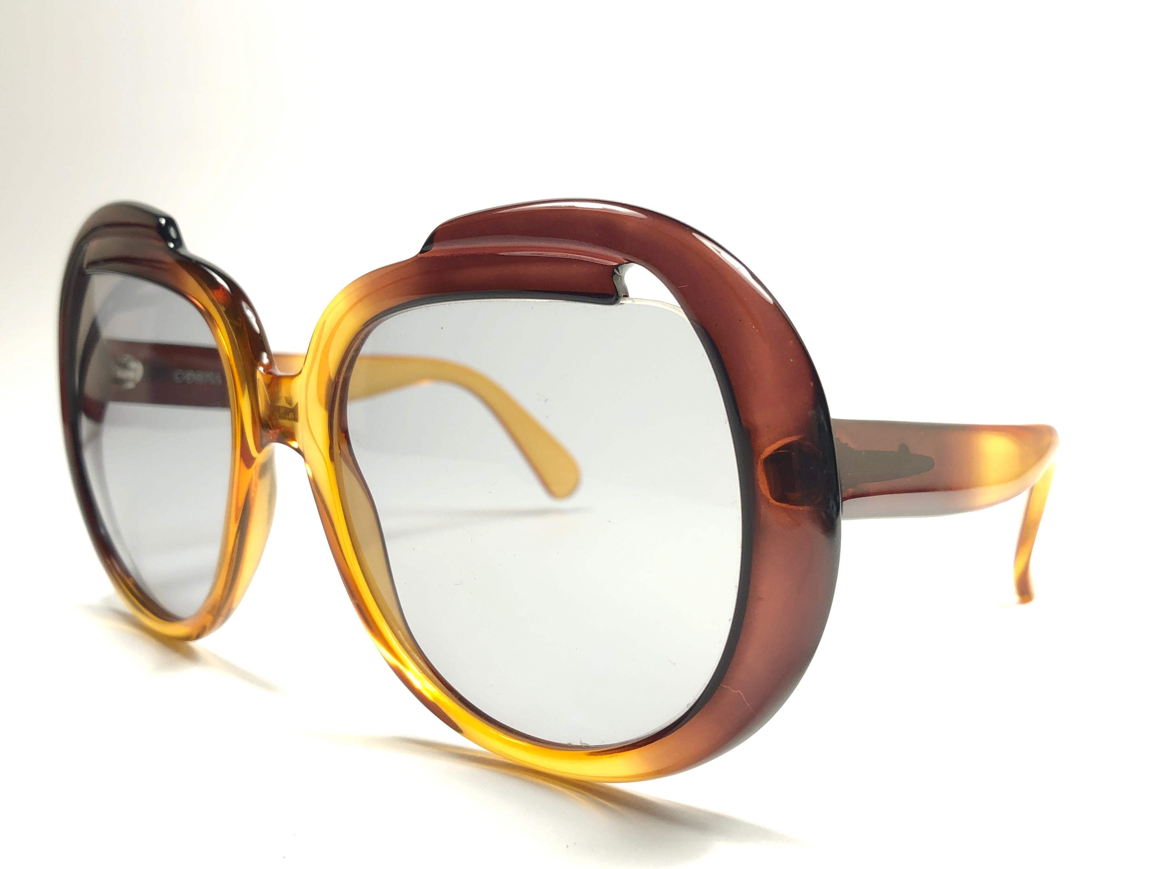 Beige Lunettes de soleil surdimensionnées en optyl couleur ambre Cobra Optyl 3000 Ombre, neuves et vintage en vente