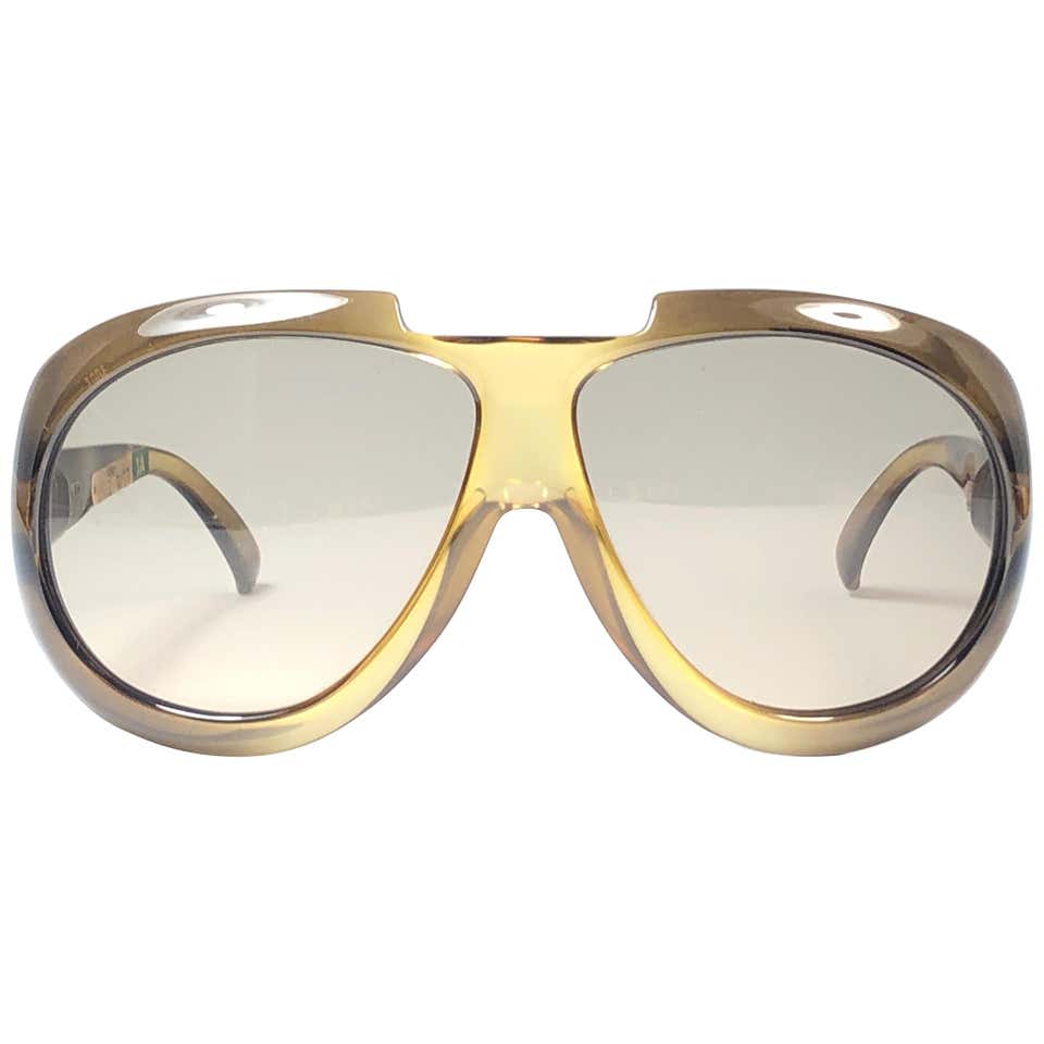 Vintage and Designer Sunglasses - 2,142 For Sale at 1stdibs - Page 10