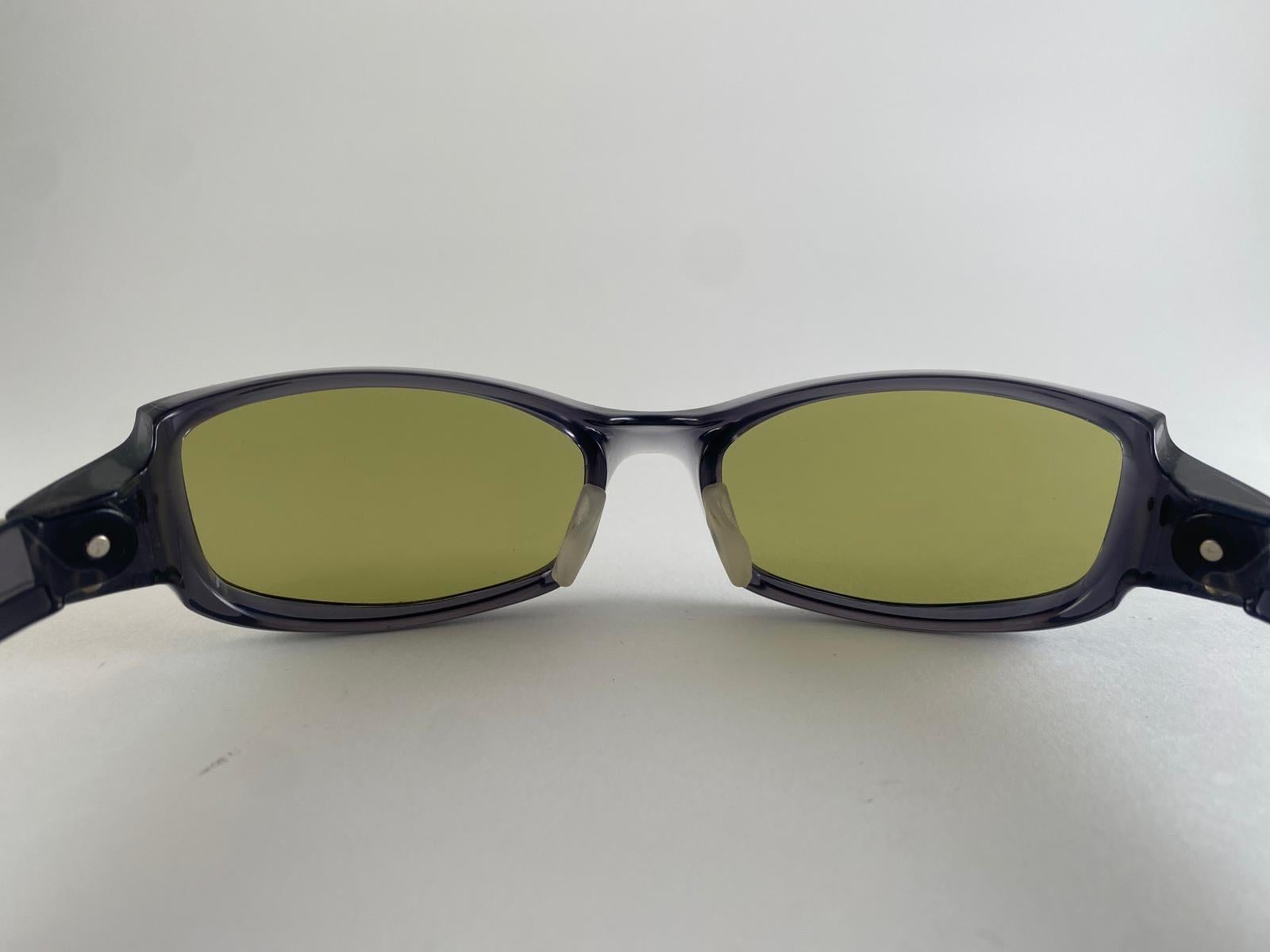 New Vintage Colani Design/One Blue Transparent Frame Sporting Green Lenses.

Jamais porté ou exposé. Cet article présente des signes mineurs d'usure sur les lentilles en raison de près de 40 ans de stockage.

Conçu et produit en Italie.



Avant    