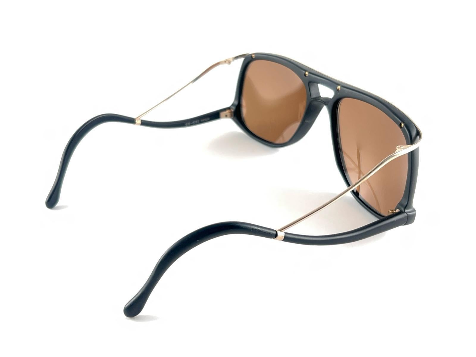 Neue Vintage Colani Design Schwarz Gold Spiegel Linsen Italien 1980's Sonnenbrille   im Angebot 4
