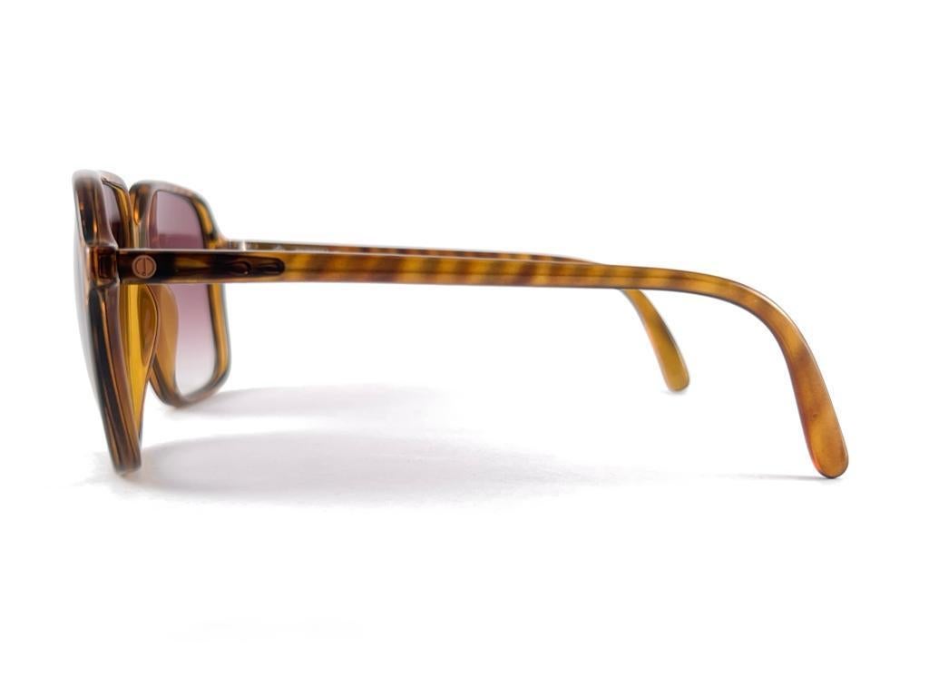 New Vintage Dunhill 6017 Translucent Amber Oversized Sunglasses 1980'S Austria In Excellent Condition For Sale In Baleares, Baleares