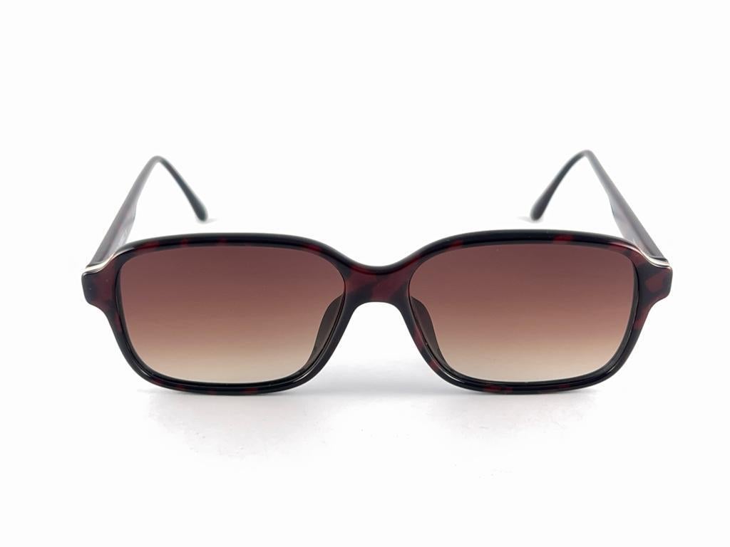 Neu Vintage Dunhill 6080 Schildpatt-Sonnenbrille mit Schildpatt-Rahmen und Gradient-Lenses, 80er Jahre, Österreich im Zustand „Hervorragend“ in Baleares, Baleares