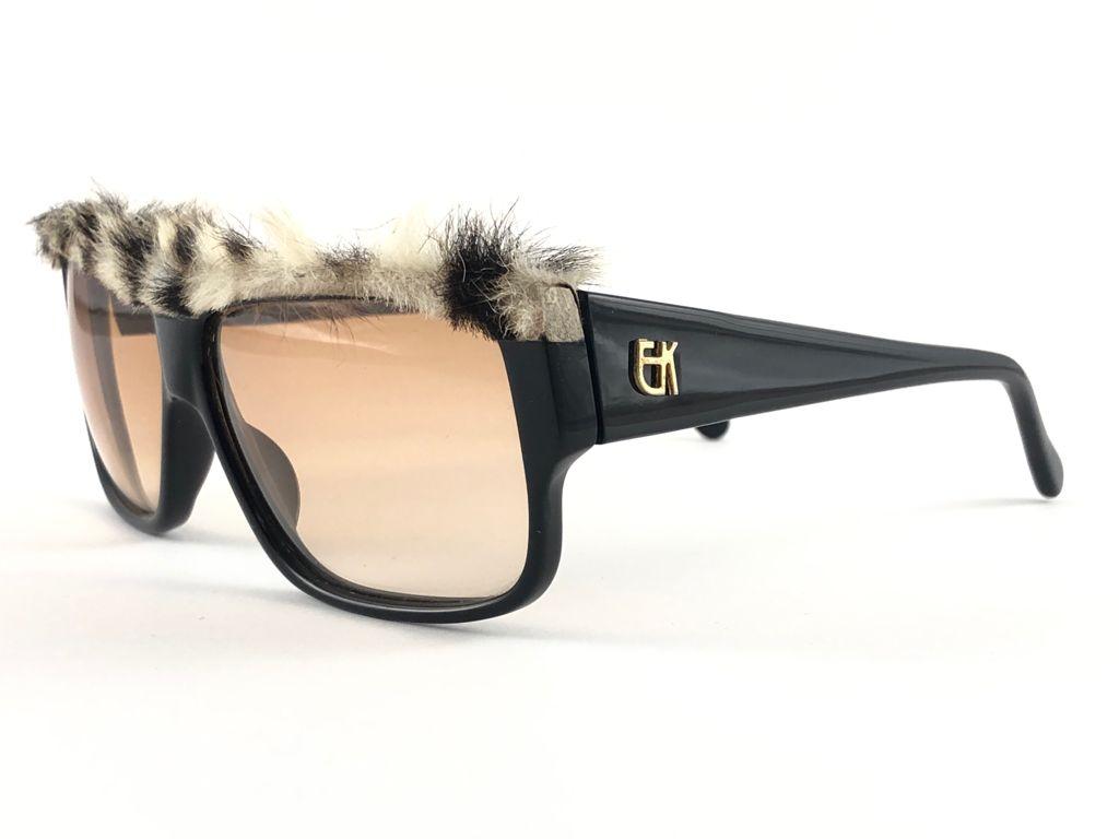 New Vintage Emanuelle Kahn Paris 106 40 Fur Accents Black Sunglasses France For Sale 2
