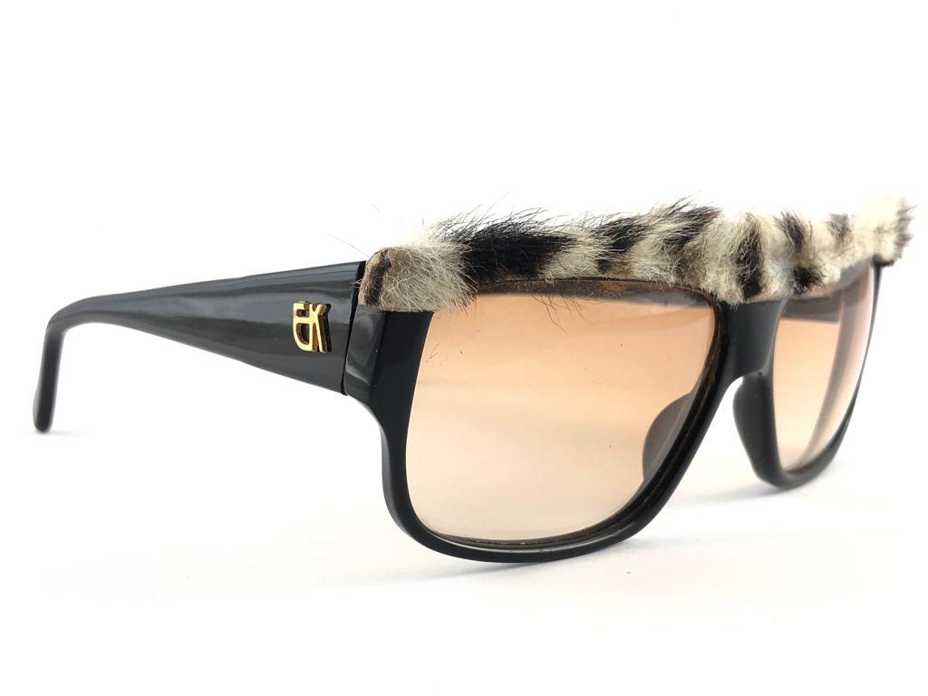 Nuevo Vintage Emanuelle Kahn Paris 106 40 Acentos de piel Negro Gafas de sol Francia Beige