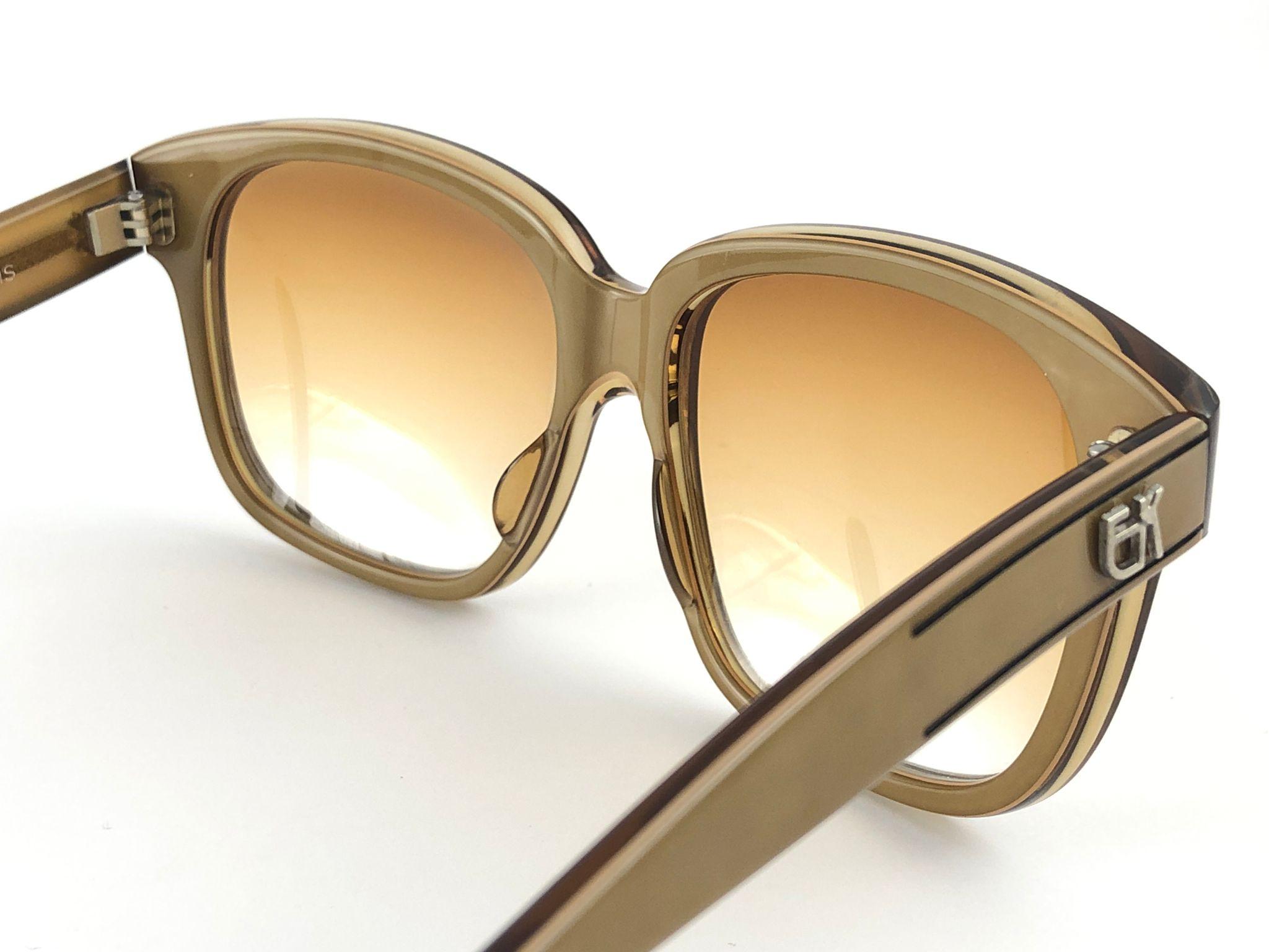 New Vintage Emanuelle Khanh Paris 8080 Honey Gradient lenses Sunglasses France In New Condition For Sale In Baleares, Baleares