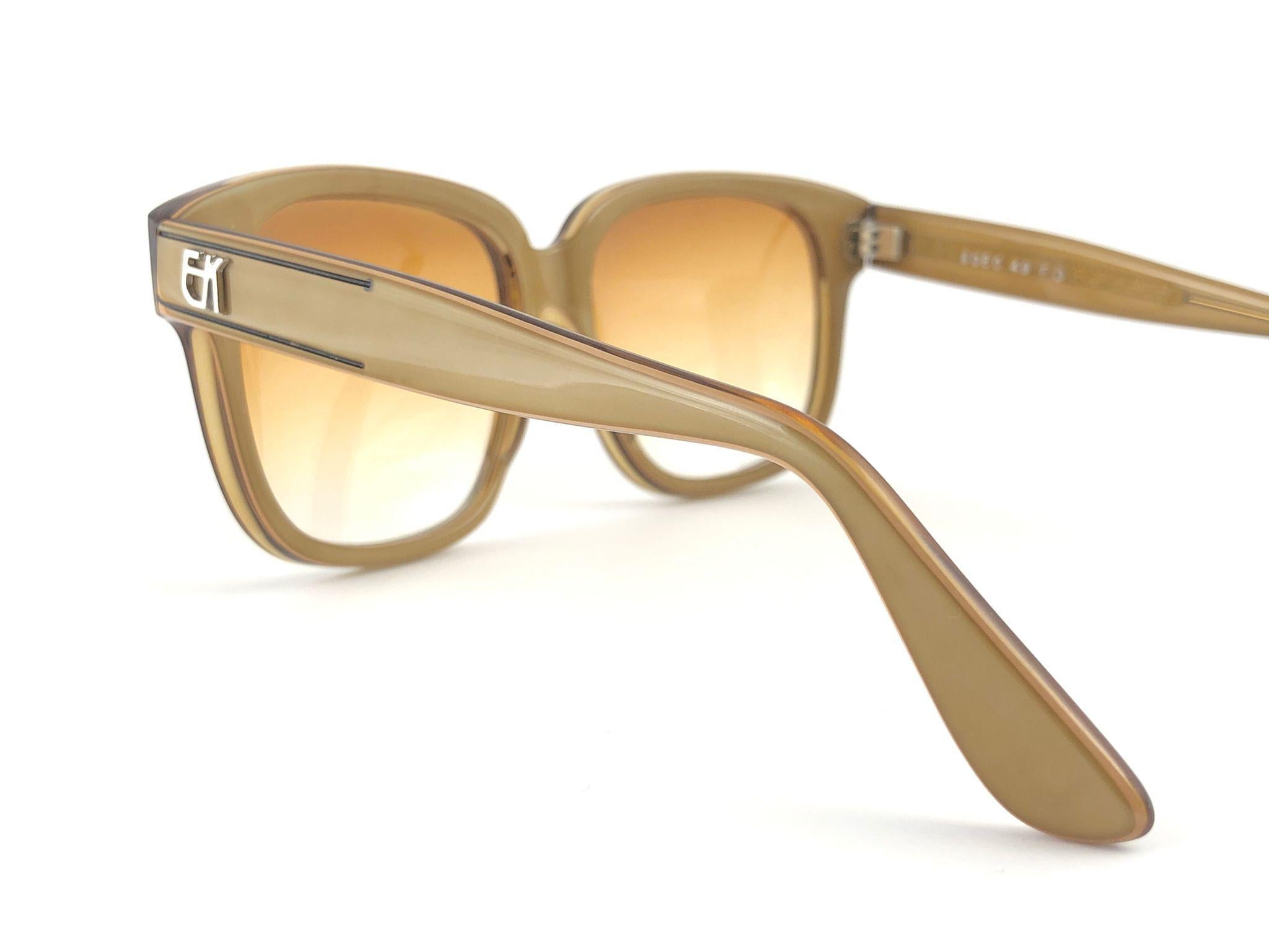 Women's or Men's New Vintage Emanuelle Khanh Paris 8080 Honey Gradient lenses Sunglasses France For Sale