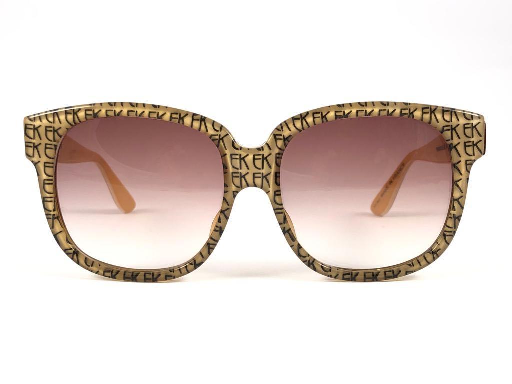 Emanuelle Khanh - Lunettes de soleil vintage monogrammées, Paris, 8080, France, état neuf en vente 2