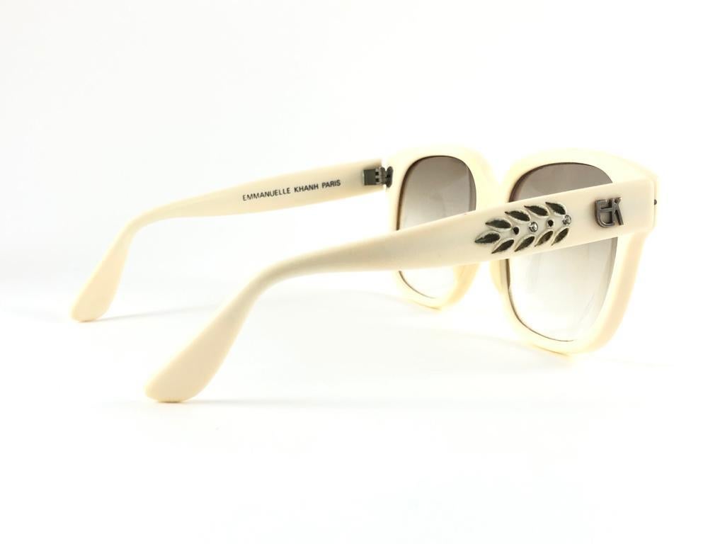 New Vintage Emanuelle Khanh Paris Beige Rhinestones Accents Sunglasses France en vente 7