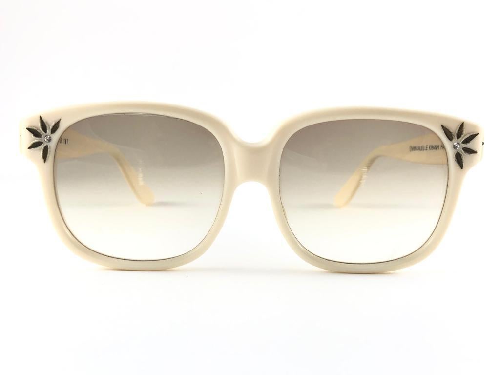 New Vintage Emanuelle Khanh Paris Beige Rhinestones Accents Sunglasses France en vente 3